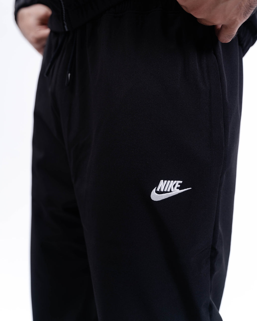𝖭𝗂𝗄𝖾 Essential Black Tracksuit