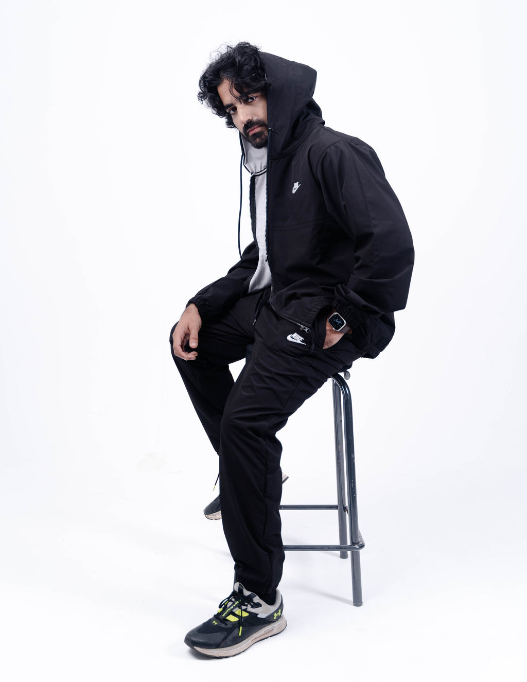 𝖭𝗂𝗄𝖾 Essential Black Tracksuit