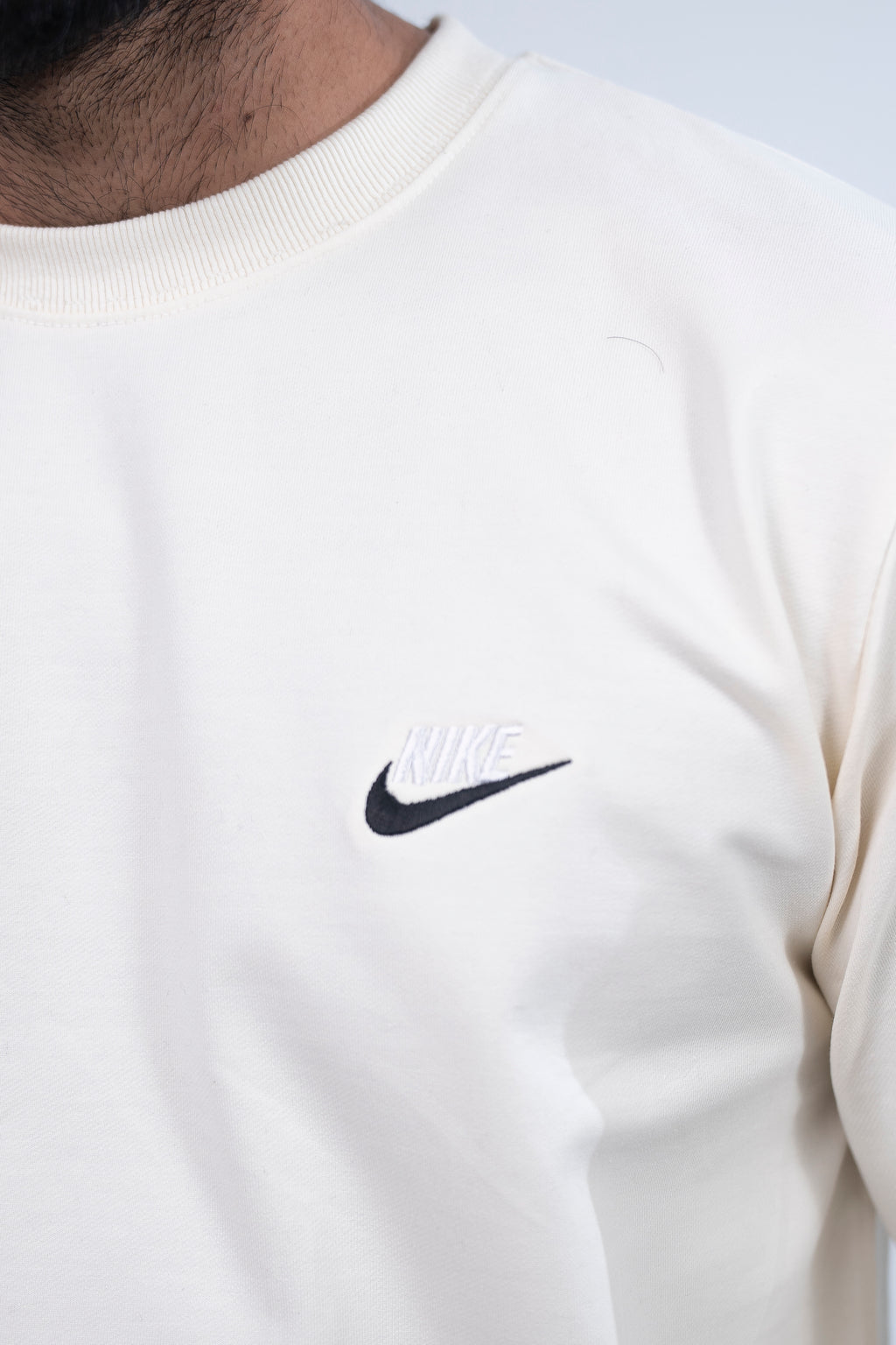𝖭𝗂𝗄𝖾 White Embroidered Sweatshirt
